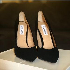 Steve Madden Black “Suede” Pumps